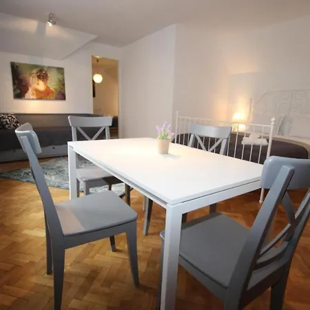 Gondola Гостевой дом Брашов